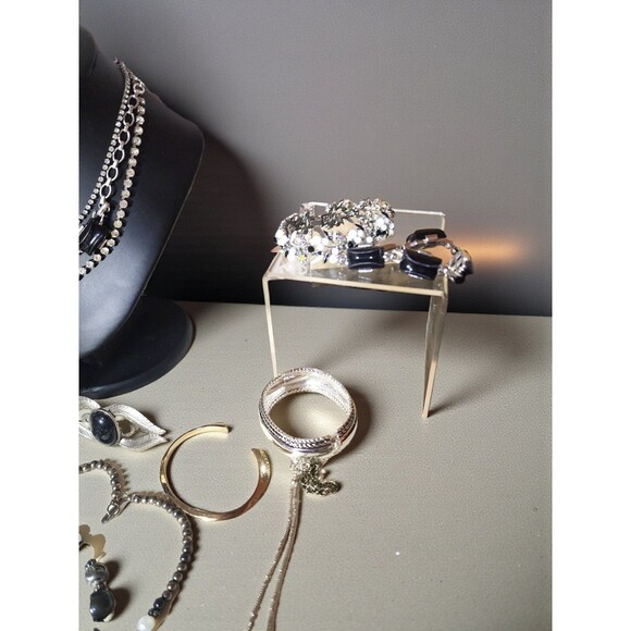 30 Pc Vintage Black Jewelry Lot Sarah Coventry Pin Goth Glam Necklace Reseller - Picture 2 of 9